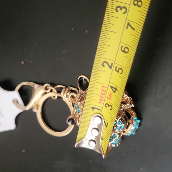 GOLDEN METAL AND RHINESTONES KEYCHAIN. - Picture 6 of 6